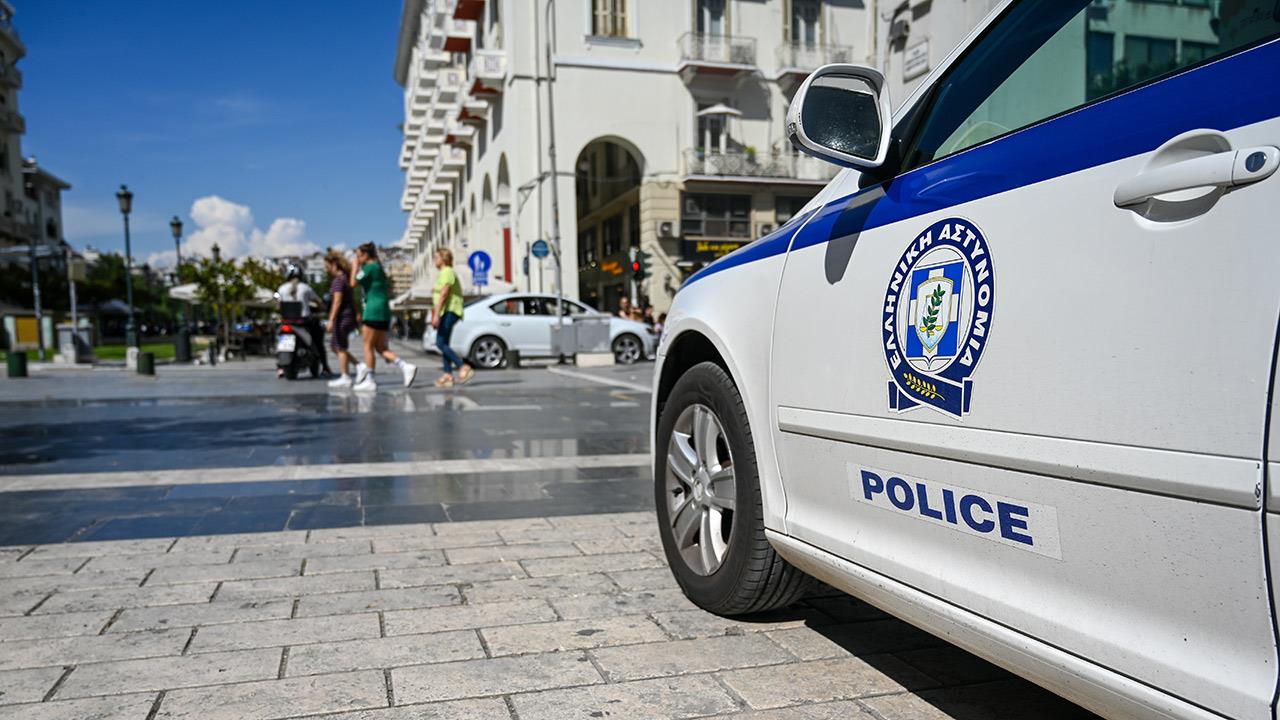 Θεσσαλονίκη: Άγριος καβγάς σε μνημόσυνο – Ζευγάρι οδηγήθηκε στο αυτόφωρο