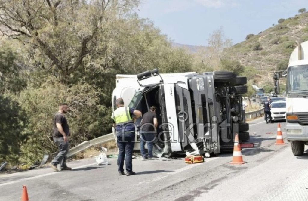 Φονικό τροχαίο στον ΒΟΑΚ: 17 χρονών ήταν ο οδηγός του φορτηγού που έχασε τη ζωή του – Δείτε βίντεο και φωτογραφίες