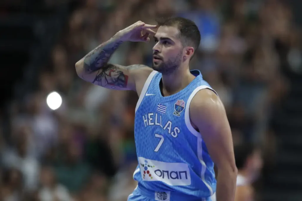 Τολιόπουλος για τη νίκη επί της Λιθουανίας και την πρόκριση: «Δεν ακούγαμε καν τους 10.000 Λιθουανούς»