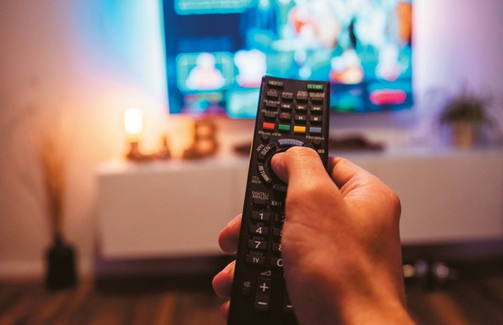 Καταργείται το τέλος 10% στους λογαριασμούς της συνδρομητικής τηλεόρασης από το 2026