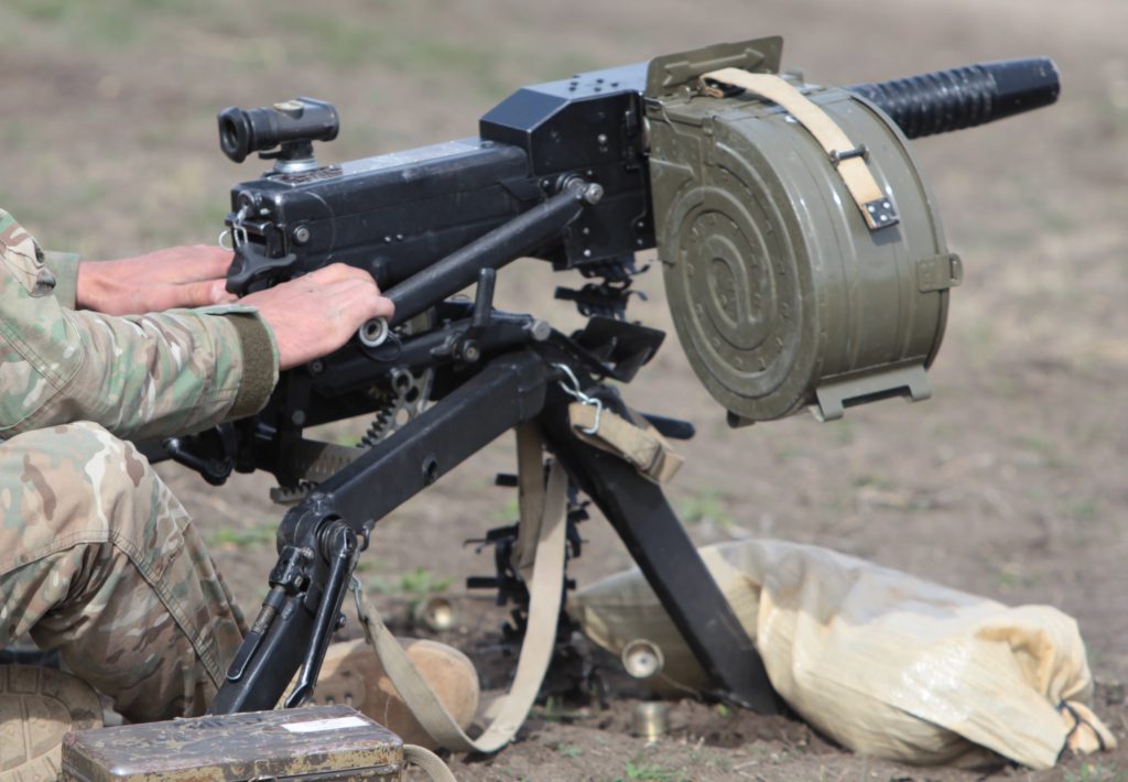 Ρωσικές ομοβροντίες από εκτοξευτές βομβίδων AGS-17 εξουδετερώνουν τις προσπάθειες των Ουκρανών να οχυρωθούν