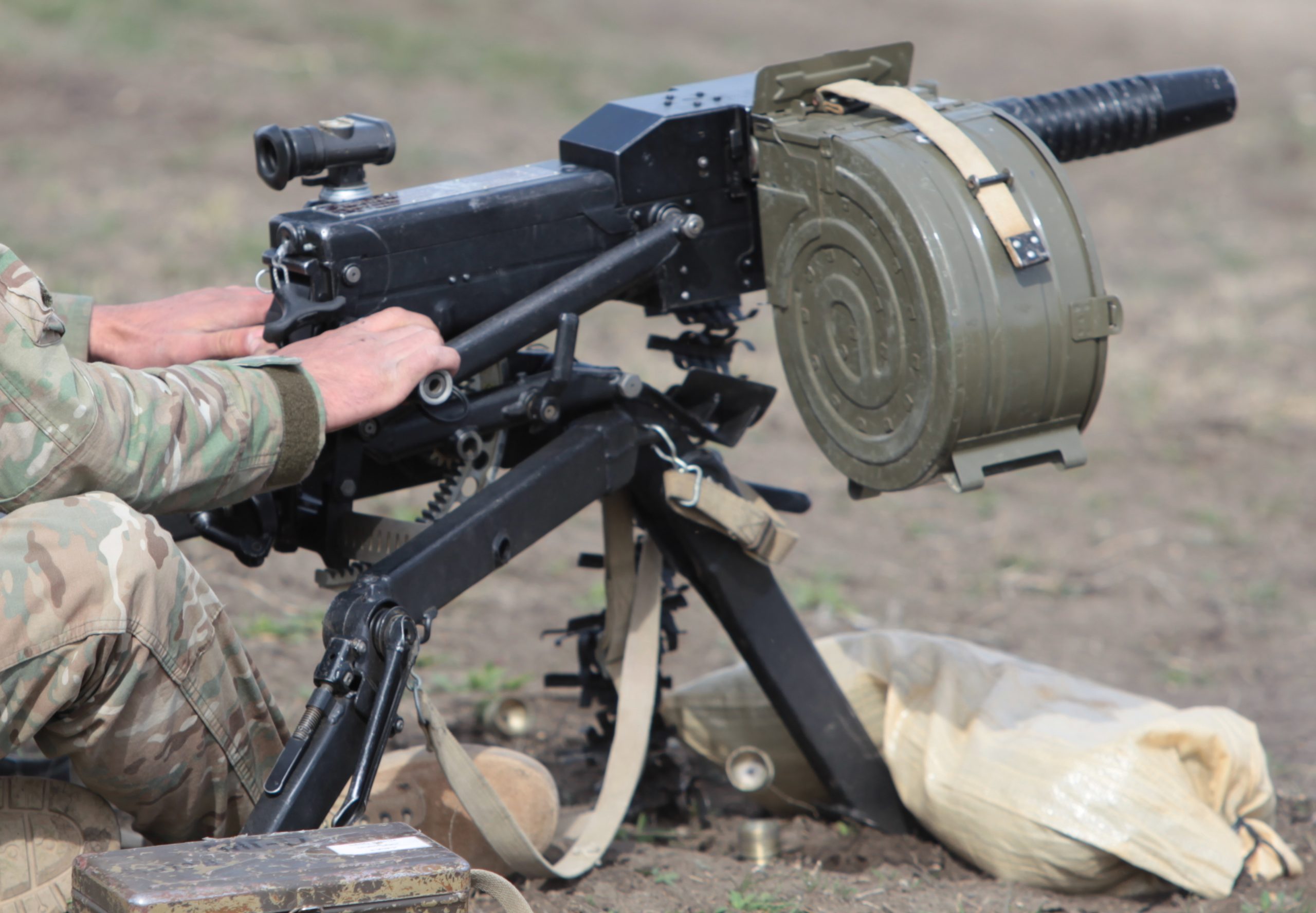 Ρωσικές ομοβροντίες από εκτοξευτές βομβίδων AGS-17 εξουδετερώνουν τις προσπάθειες των Ουκρανών να οχυρωθούν