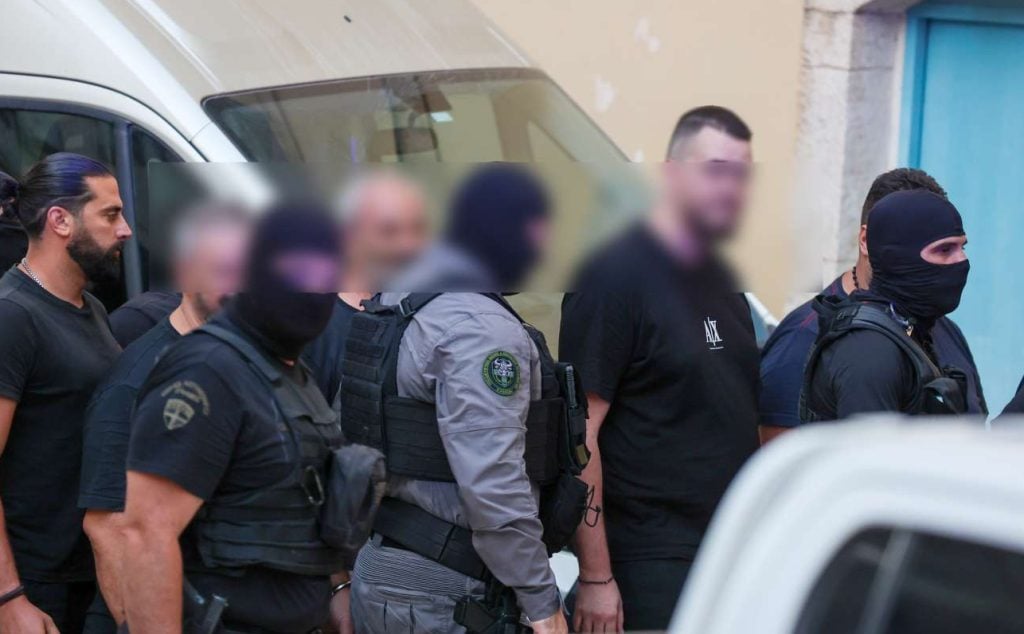 Οι διάλογοι που «έκαψαν» τον αρχιμανδρίτη στην Κρήτη: «Είναι λείψανο του Αγίου Λαζάρου ή καμίας προβατίνας;»