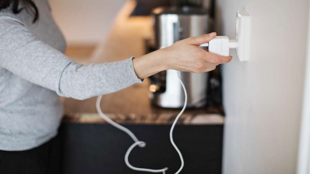 Η ηλεκτρική συσκευή που έχουμε όλοι μας και καταναλώνει ρεύμα ακόμα κι όταν δεν τη χρησιμοποιούμε!