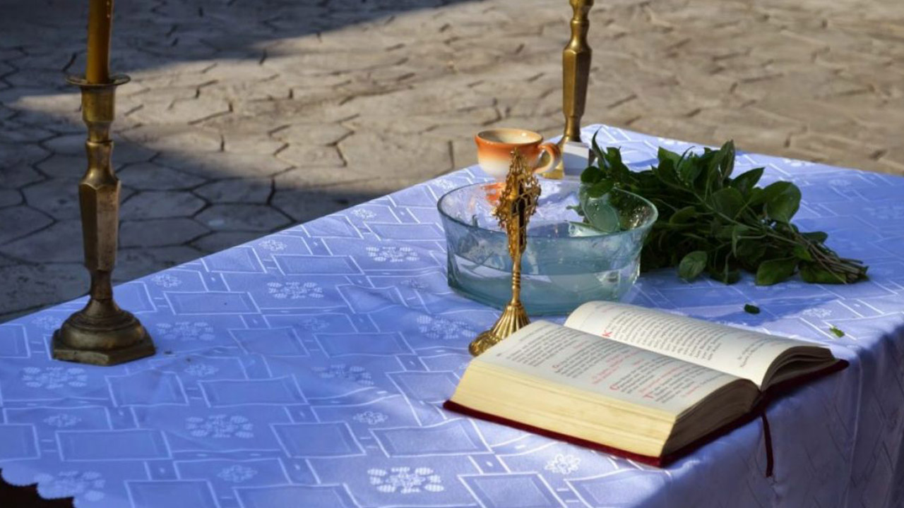 Επιστρέφουν στα θρανία οι μαθητές: Αύριο το πρώτο κουδούνι στα σχολεία – Τι ώρα θα γίνει ο αγιασμός