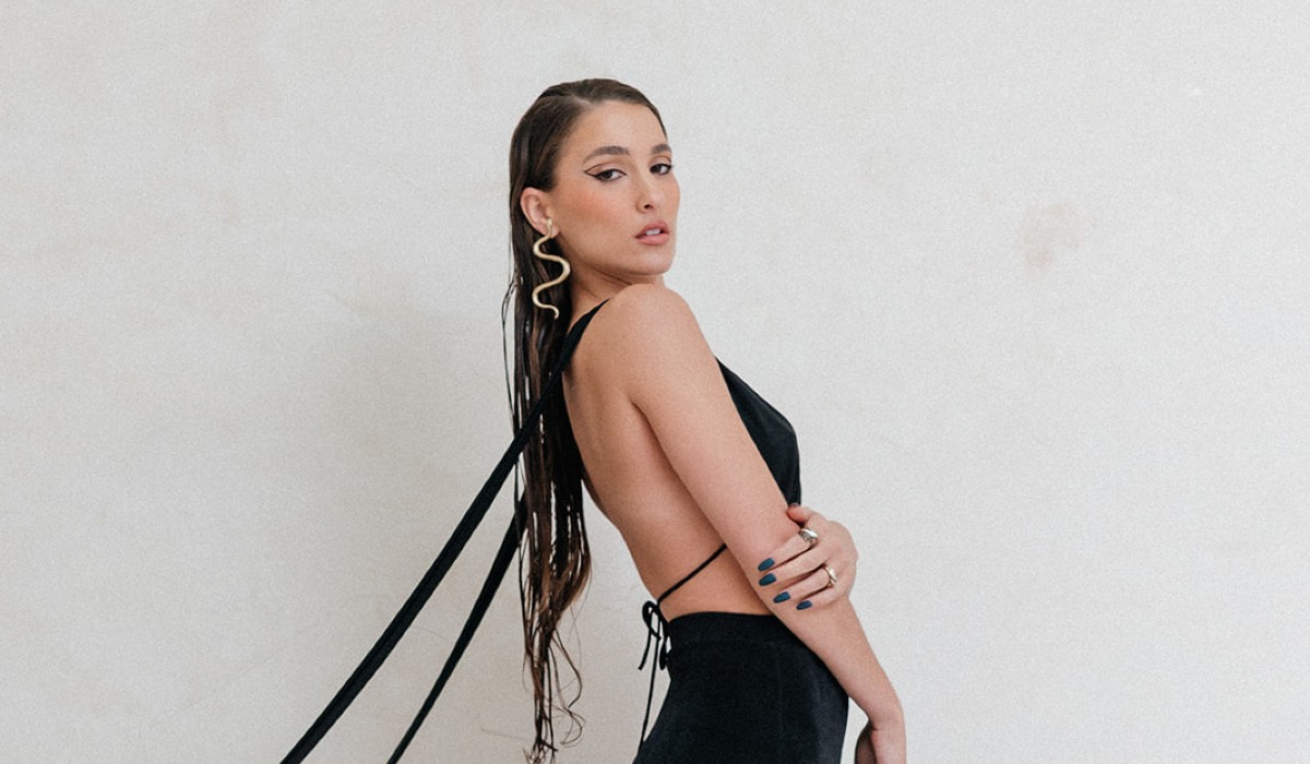 Evangelia: Φωτογραφήθηκε με μπικίνι στη Σαντορίνη και εντυπωσίασε (φωτο)