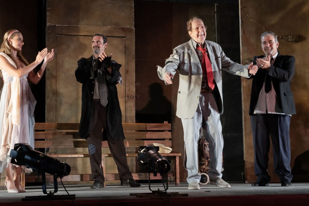 Γιώργος Κωνσταντίνου: Ένας ζωντανός θρύλος σε περιοδεία 