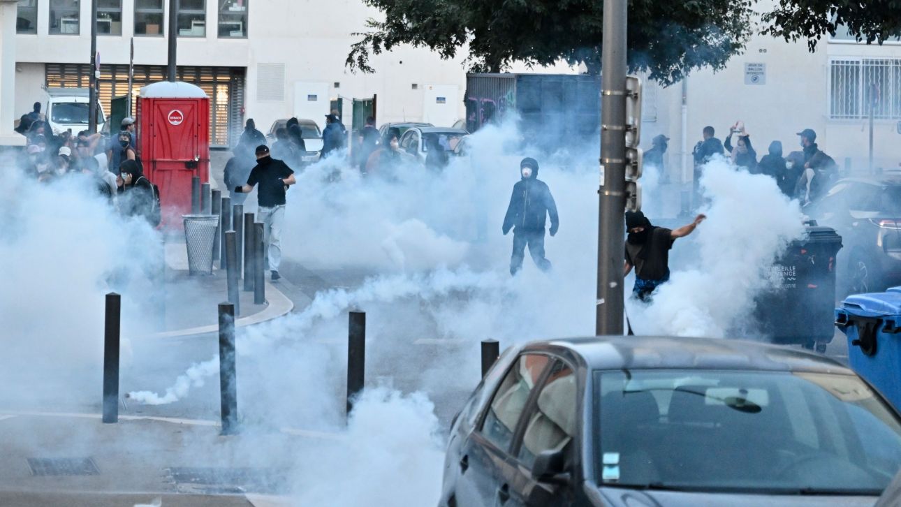 «Χάος» στη Γαλλία: Βίαιες διαδηλώσεις και επεισόδια σε πολλές πόλεις με εκατοντάδες συλλήψεις (upd)