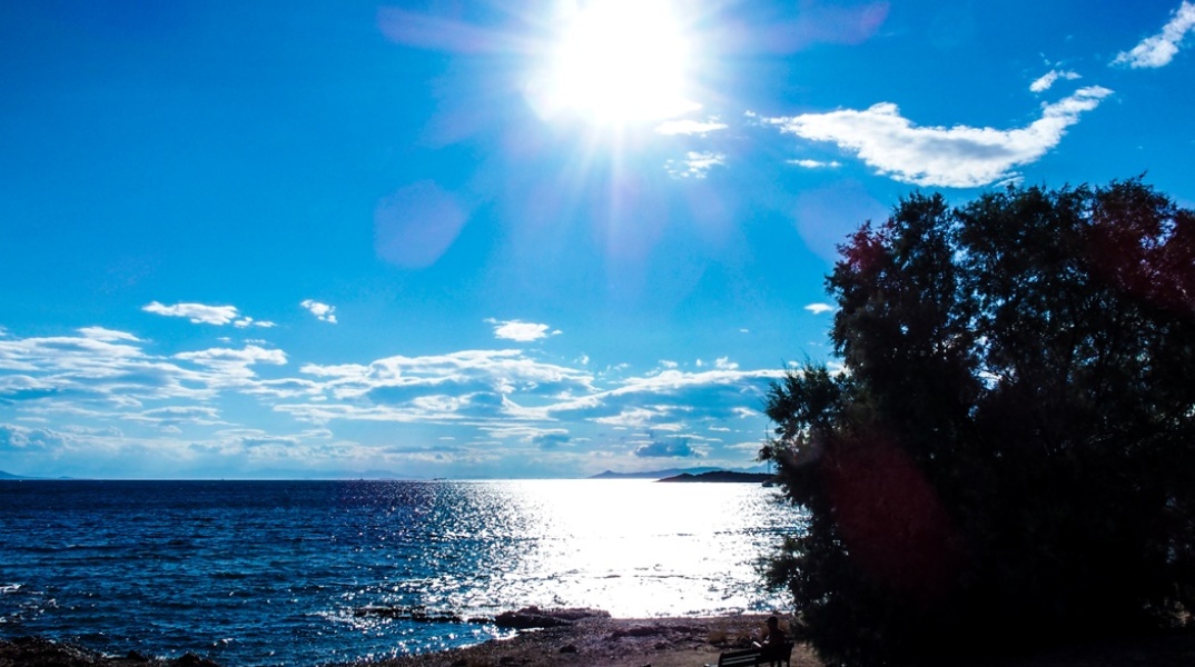 Αλλάζει το σκηνικό του καιρού: Βροχές και καταιγίδες στα βόρεια – Ηλιοφάνεια στην Αττική και στα νότια