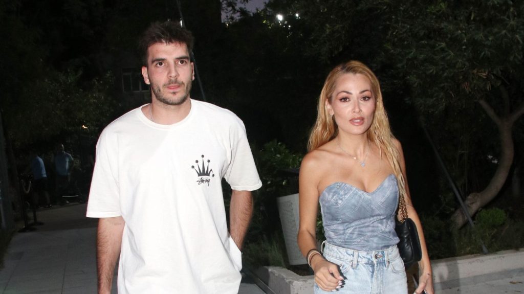 Ελένη Βουλγαράκη: «Εγώ ζω πιο ευτυχισμένη από ποτέ τη ζωή μου σε αντίθεση με τους ηλίθιους μικρόψυχους» (βίντεο)