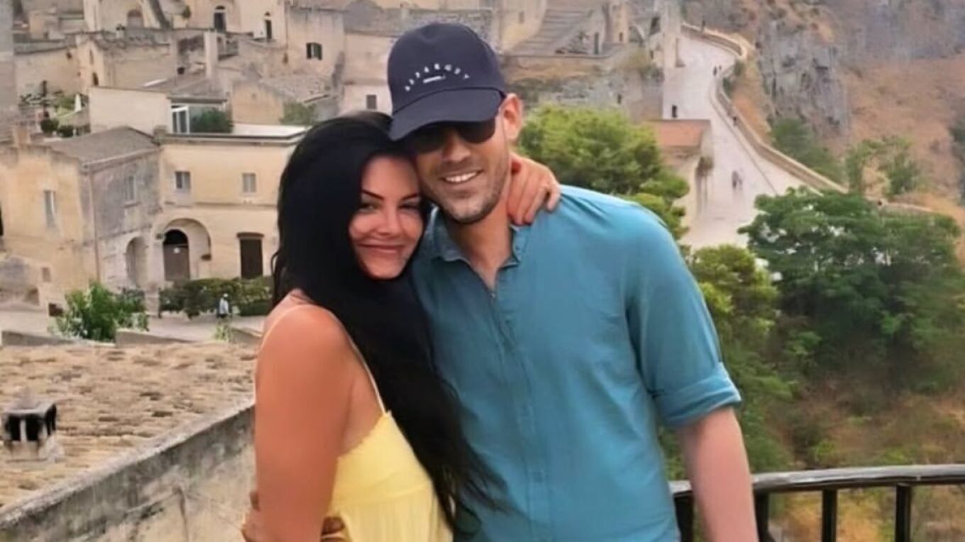 «Λιώνει» η Κορινθίου για τον Καραθανάση: «Ξεχώρισα την αυθεντικότητά του – Είναι αρσενικό»