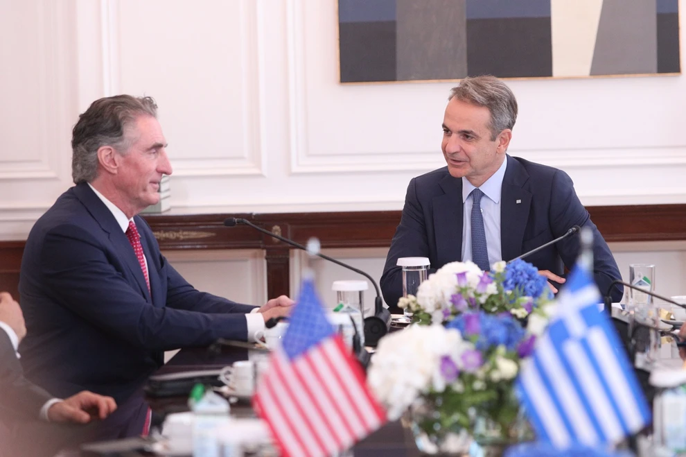 Συνάντηση Κ.Μητσοτάκη με τον υπουργό Εσωτερικών των ΗΠΑ στο Μέγαρο Μαξίμου