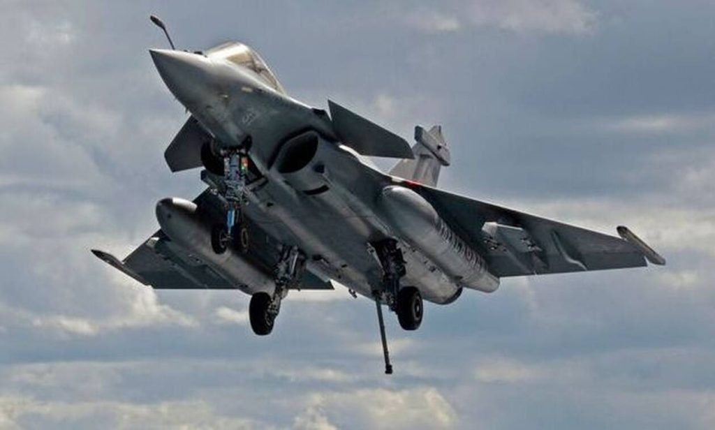 Τρία μαχητικά Rafale έστειλε ο Μακρόν στην Πολωνία – Ξέχασε τι έγινε στο Κασμίρ…
