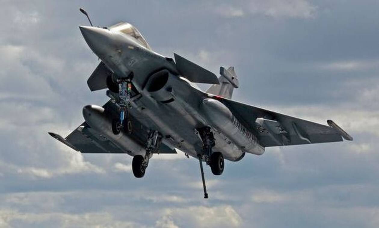 Τρία μαχητικά Rafale έστειλε ο Μακρόν στην Πολωνία – Ξέχασε τι έγινε στο Κασμίρ…