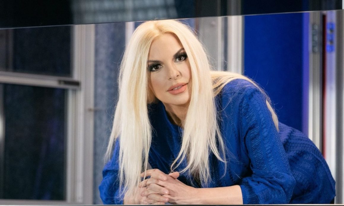 Α.Πάνια: Το τσιφτετέλι που χόρεψε μπροστά στον Ν.Καρβελά στη διάρκεια ραδιοφωνικής εκπομπής – Δείτε βίντεο