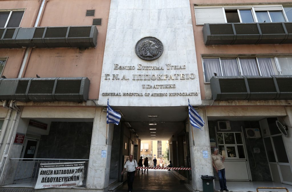Συνεχίζονται οι καταγγελίες για τον συλληφθέντα γιατρό: «Έκανε το χειρουργείο και μας πίεζε για 3.000 ευρώ» 
