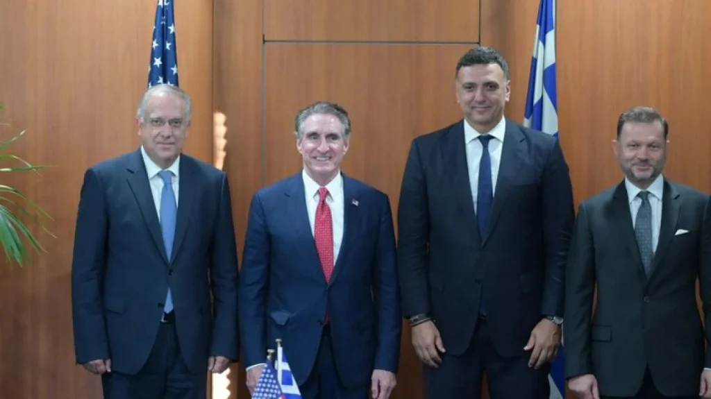 Επίσκεψη του Αμερικανού υπουργού Εσωτερικών στα Ναυπηγεία Ελευσίνας