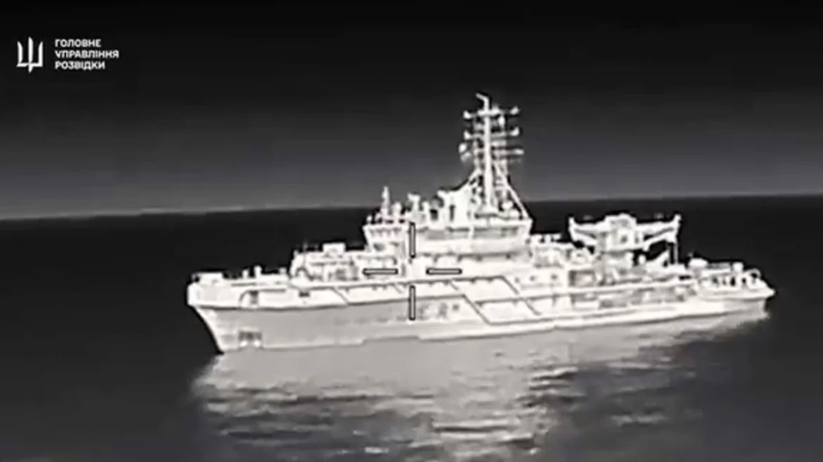 Οι Ουκρανοί ανακοίνωσαν πως κτύπησαν με drone πλοίο του ρωσικού στόλου στη Μαύρη Θάλασσα: Δείτε βίντεο