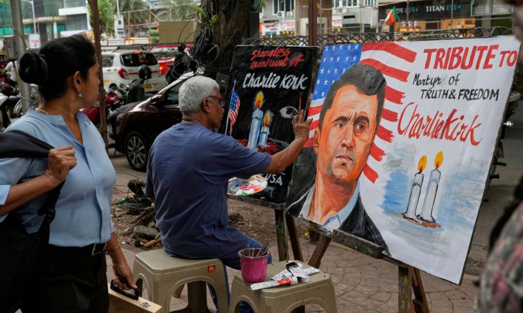 Τσάρλι Κερκ: Χαραγμένα πυρομαχικά με συνθήματα υπέρ των ΛΟΑΤΚΙ+ βρέθηκαν να χρησιμοποιεί ο δολοφόνος