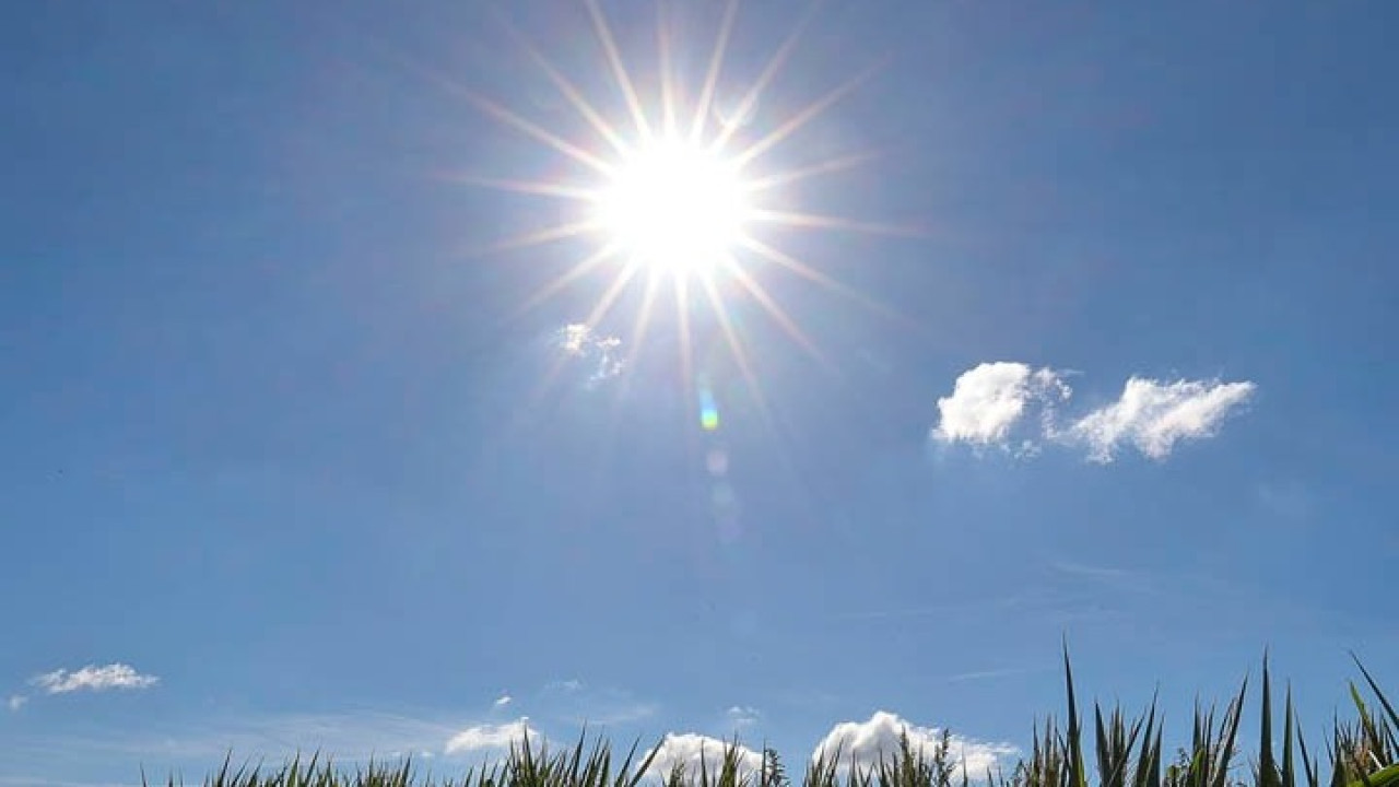 Καιρός: Γενικά αίθριος αύριο με τη θερμοκρασία να φτάνει τους 34 βαθμούς Κελσίου – Πού θα σημειωθούν βροχές