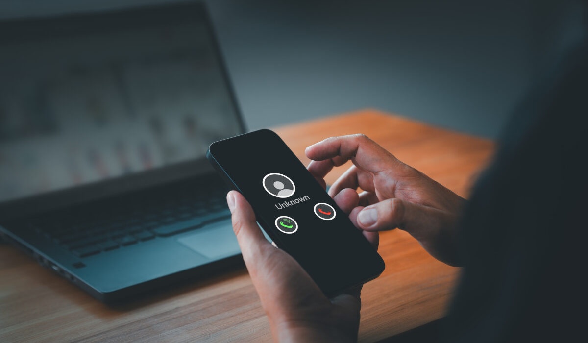 ΕΛ.ΑΣ: Ρομά παρίσταναν λογιστές και τραπεζικούς υπαλλήλους για να «ξαφρίζουν» ηλικιωμένους – Πώς δρούσαν