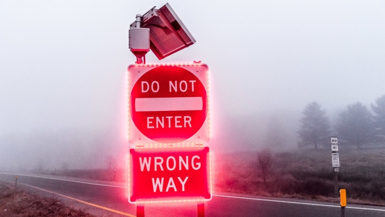 Τροχαίο στην Ολυμπία Οδό: Πώς γίνεται ένας οδηγός να κυκλοφορεί στο αντίθετο ρεύμα ενός αυτοκινητοδρόμου