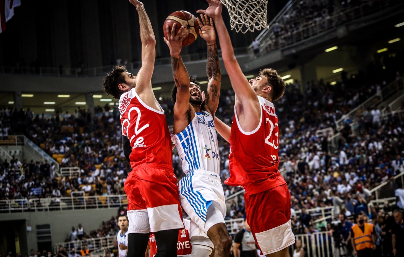 Τουρκικός Τύπος μετά τη νίκη της Τουρκίας έναντι της Ελλάδας: «Θάψαμε τους Έλληνες στο παρκέ – Τους τσακίσαμε»