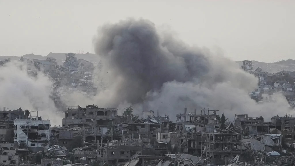 Γάζα: Νέος ισραηλινός βομβαρδισμός σε πολυώροφο κτίριο – «Ήταν προπύργιο της Χαμάς» (βίντεο)