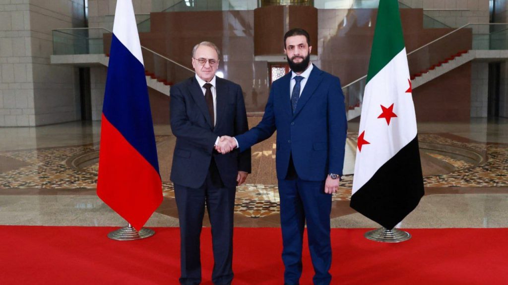 Αχμέντ Χουσεΐν αλ Σαράα: «Θα μπορούσαμε να είχαμε πλήξει τη ρωσική βάση Χμεϊμίμ αλλά επιλέξαμε την αυτοσυγκράτηση»