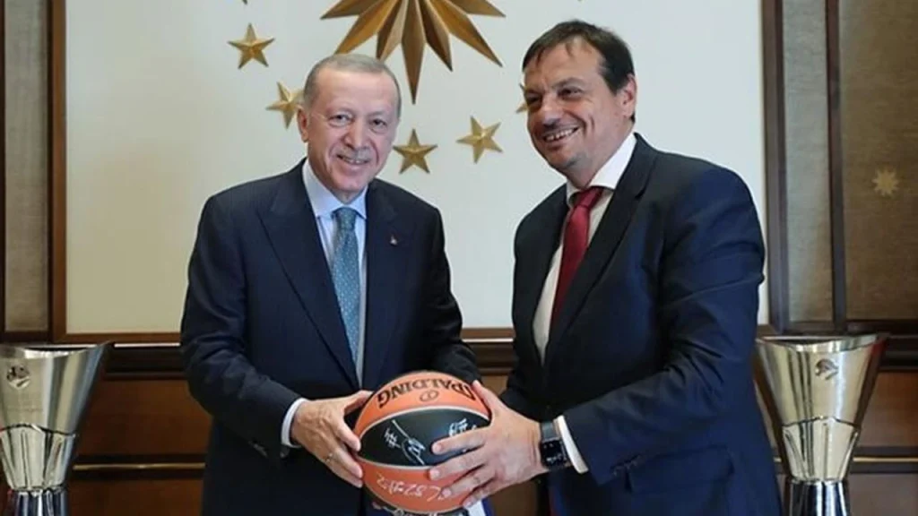 Το τηλεφώνημα του Τ.Ερντογάν στον Εργκίν Αταμάν μετά τη νίκη εναντίον της Ελλάδας (βίντεο)