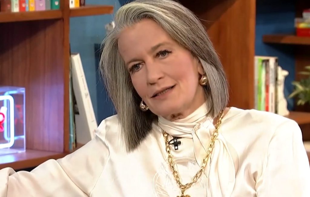 Λ.Παπαδάκη: «Δεν είμαι υπερπροστατευτική μητέρα – Τον γιο μου τον μεγάλωσα για να πετάξει»