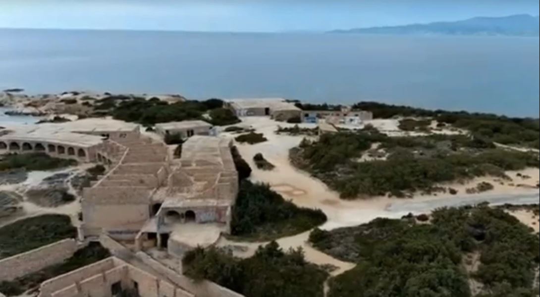 Τι συμβαίνει με το ξενοδοχείο «φάντασμα» στη Νάξο – Έχει κριθεί κατεδαφιστέο από το 2022 και συνεχίζει να υπάρχει