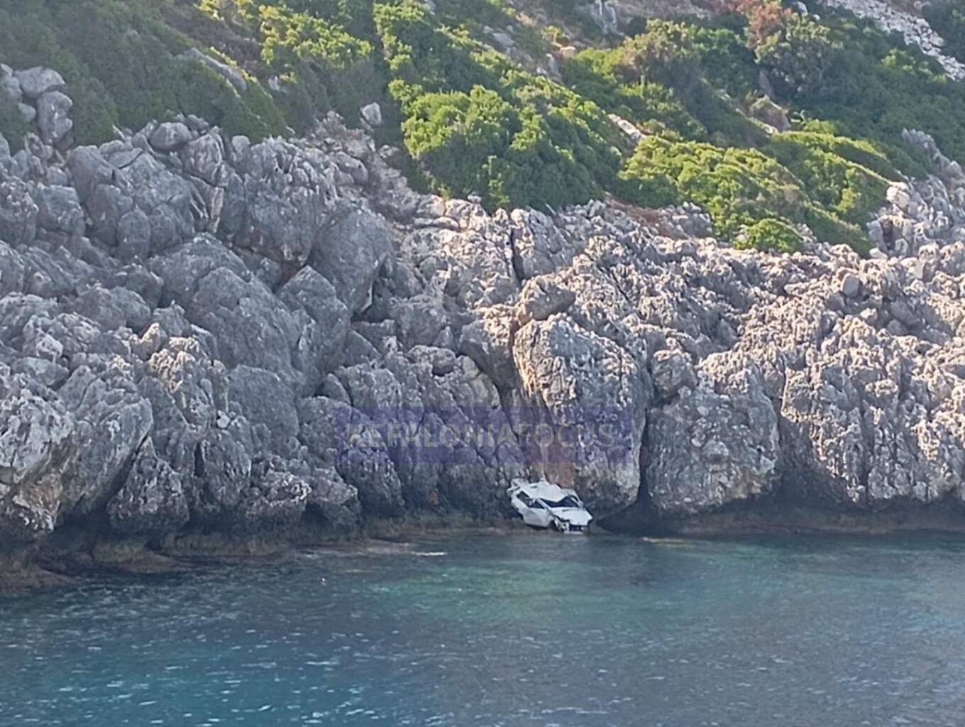 Σε σοκ η τοπική κοινωνία στην Κεφαλονιά: Αυτός είναι ο 23χρονος που πέθανε – Το όχημά του έπεσε σε γκρεμό (φωτο)