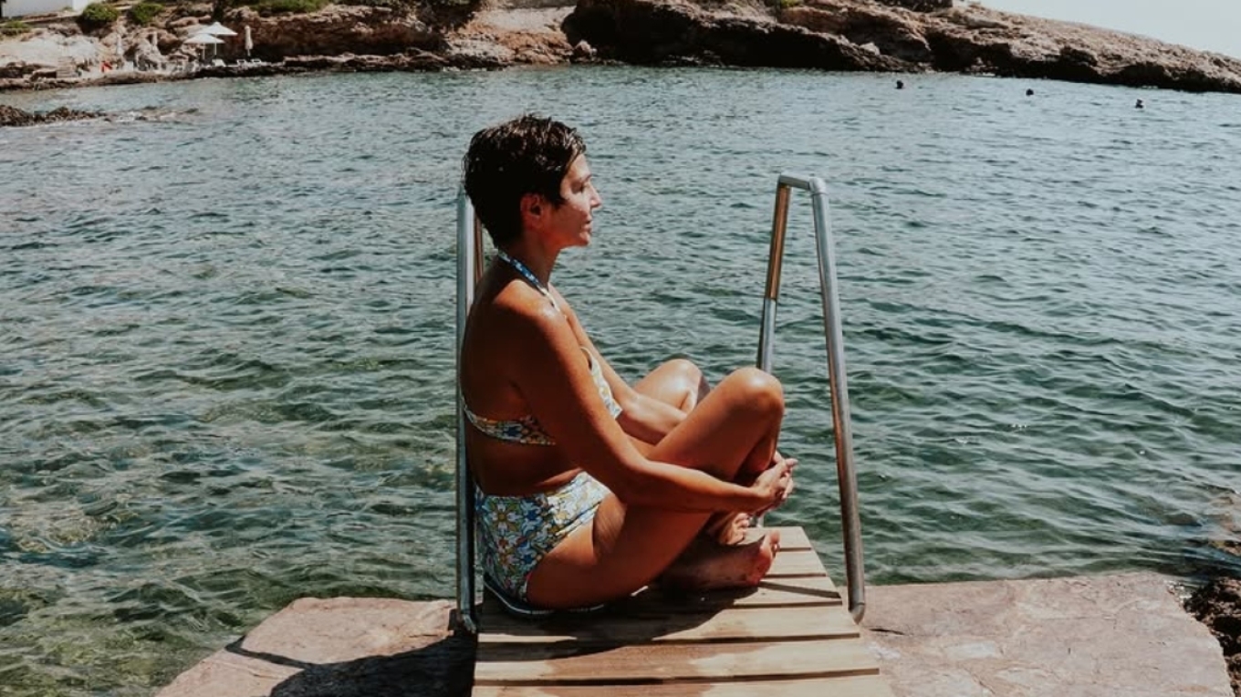 Ταμίλα Κουλίεβα: Η ηθοποιός πόζαρε με μπικίνι αναπολώντας το καλοκαίρι – Δείτε φωτογραφίες