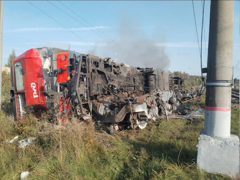 Ρωσία: Εκτροχιάστηκαν δύο τρένα στην περιφέρεια Λένινγκραντ – Νεκρός ένας μηχανοδηγός (φώτο-βίντεο)