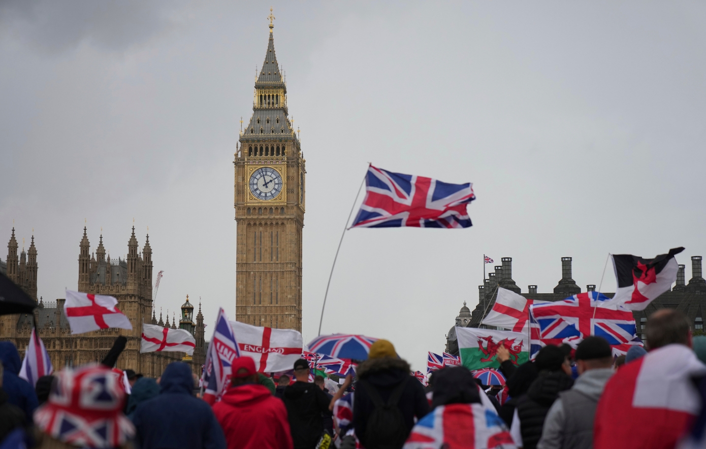 Λονδίνο: «Κατεβήκαμε 3 εκατομμύρια στην διαδήλωση» – Οι αρχές μιλούν για 110.000 και η υπουργός Σ.Μαχμούντ απειλεί