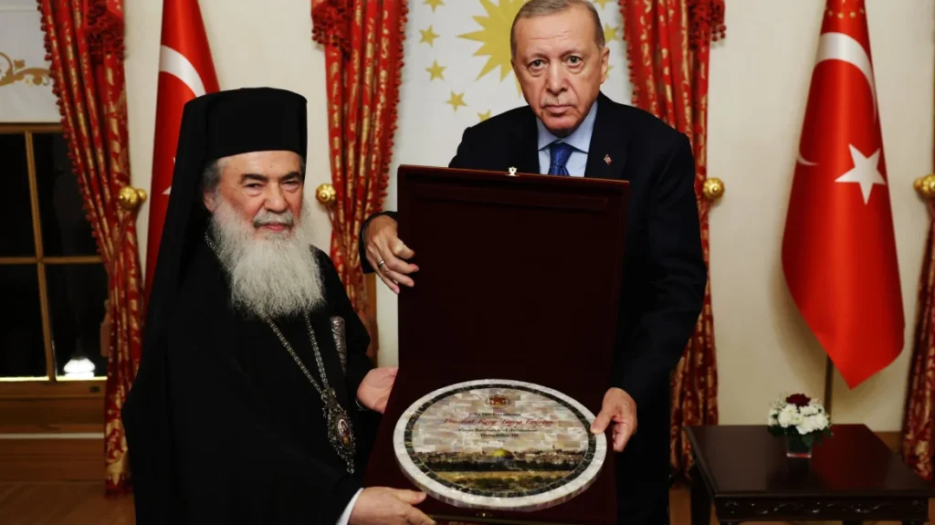 Στην Κωνσταντινούπολη ο Παττριάρχης Ιεροσολύμων Θεόφιλος Γ’ – Συνάντηση με τον Ρ.Τ.Ερντογάν