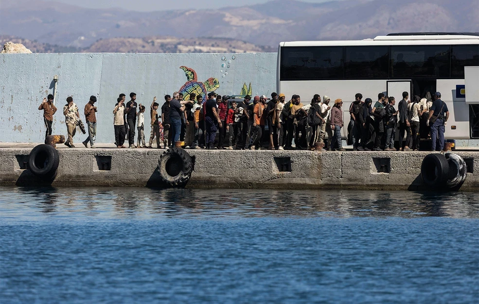 Πόλος έλξης τα νέα μέτρα της κυβέρνησης  για τους μετανάστες: Τώρα αποβιβάζονται μόνοι τους