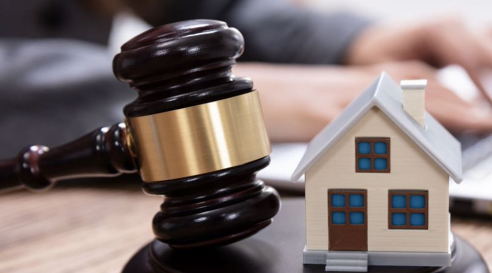 Ξεκινάει νέο κύμα πλειστηριασμών από αύριο για σπίτια και επιχειρήσεις