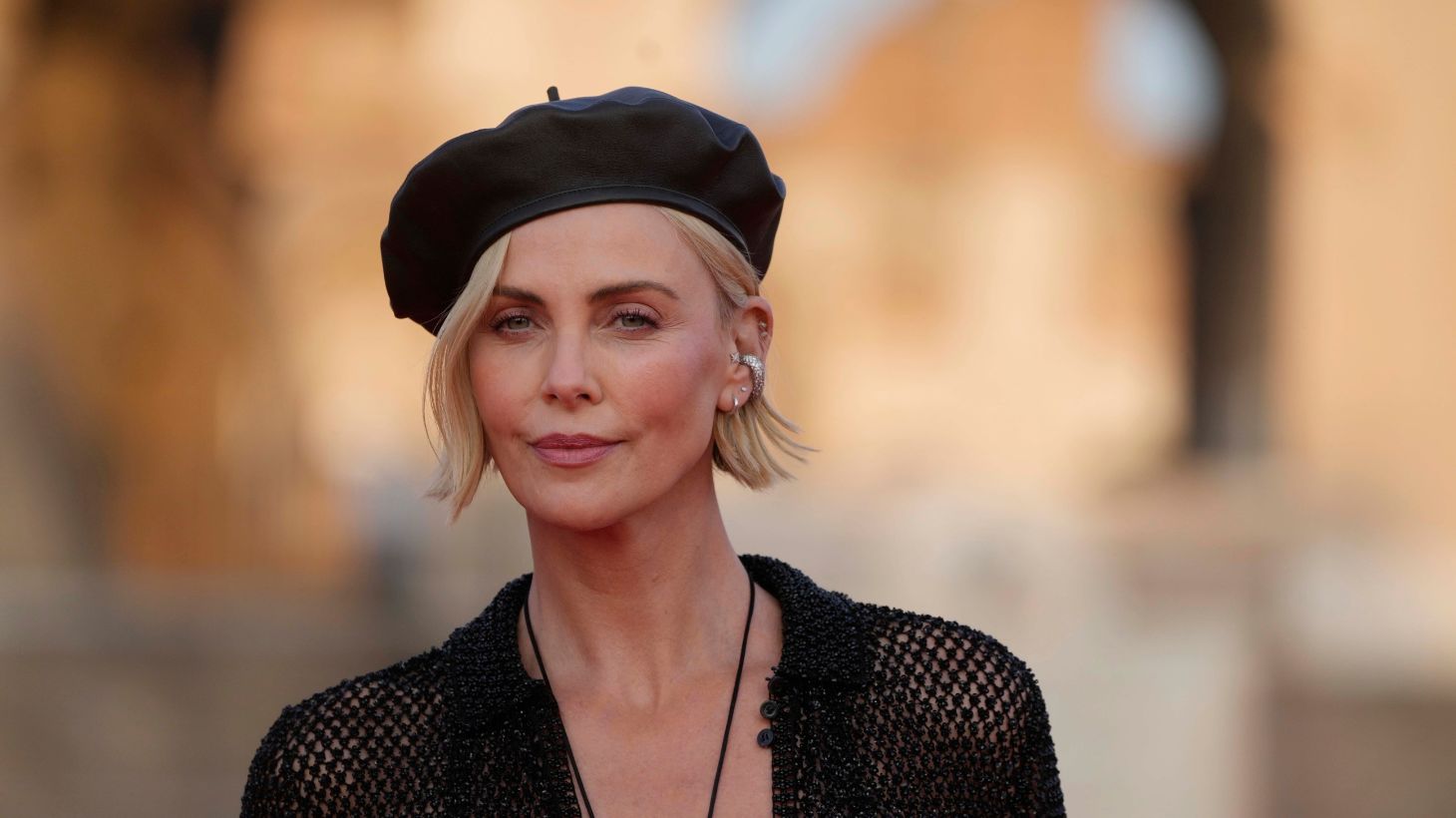 Έκλεψαν το αμάξι της Σαρλίζ Θερόν απο την αυλή της – Οι διάσημοι στο «στόχαστρο» των εγκληματιών του Λος Άντζελες