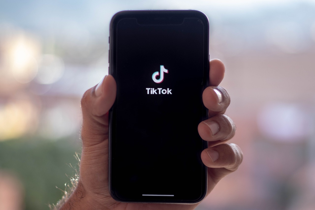 TikTok: 200 εκατ. χρήστες στην Ευρώπη – 1 στους 3 χρησιμοποιεί τη πλατφόρμα