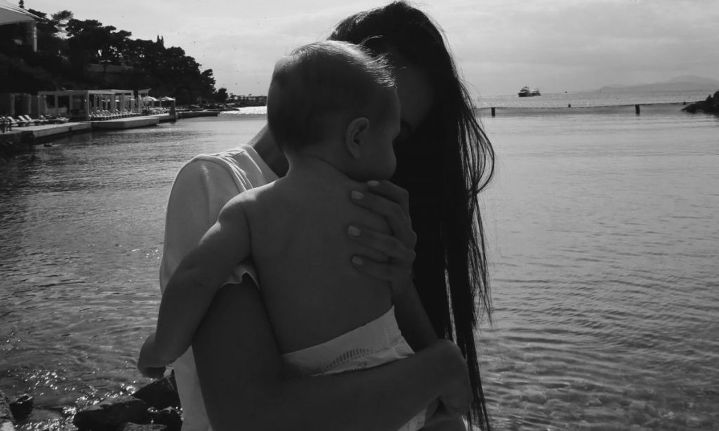 Το τρυφερό στιγμιότυπο της Αλεξάνδρας Νίκα με τον γιο της Βασίλη στην κουζίνα (φωτο)