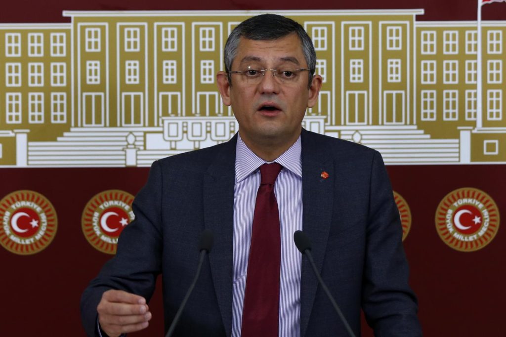 Τουρκία: Στις 24 Οκτωβρίου η δίκη που θα κρίνει την παραμονή του Οζγκιούρ Οζέλ στην ηγεσία του CHP