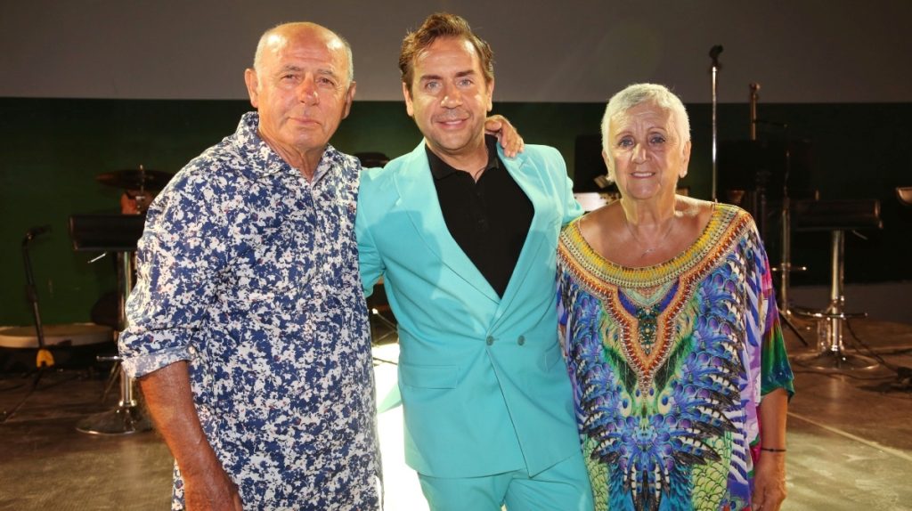 Στο νοσοκομείο η μητέρα του Γ.Μαζωνάκη με σοβαρό πρόβλημα υγείας – «Τη μήνυσε για συκοφαντική δυσφήμιση»