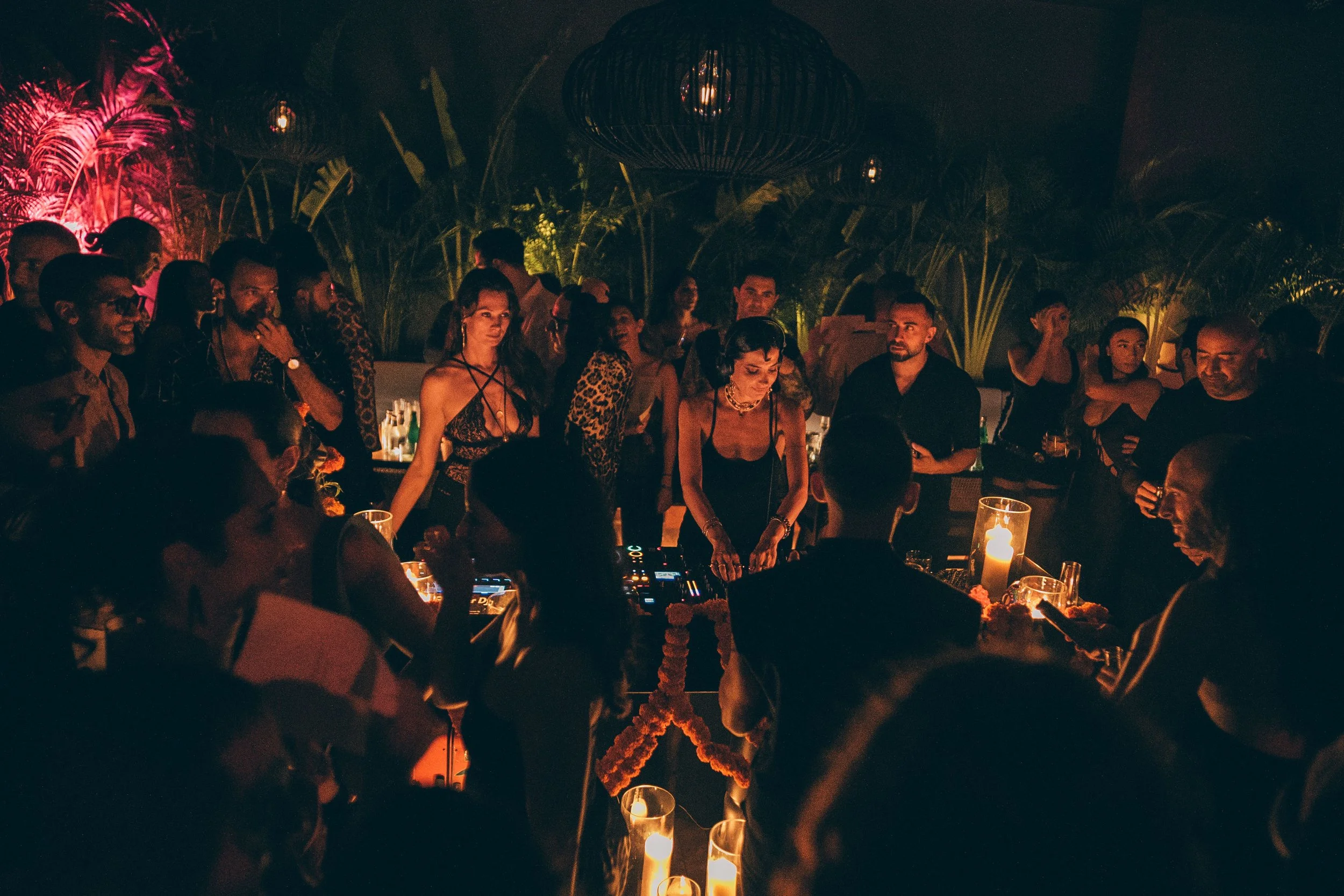 Πάρτι «Porta Potty» στο Ντουμπάι: Ποιος είναι ο οδηγός λεωφορείου που «παγιδεύει» γυναίκες από την Ουγκάντα