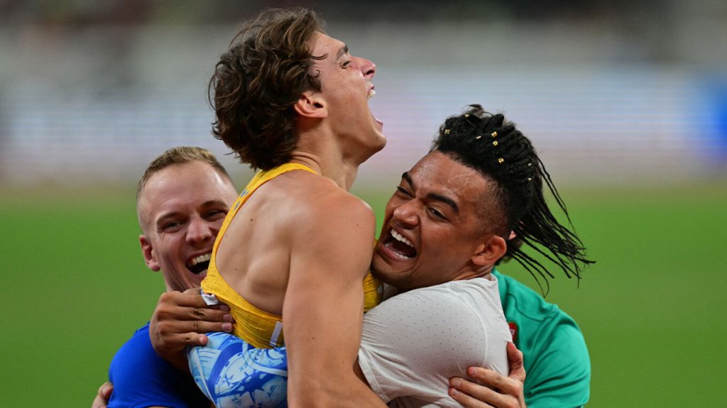 Ο ορισμός του «εὖ ἀγωνίζεσθαι» – Ο Ε.Καραλής αγκάλιασε τον Ντουμπλάντις μετά το παγκόσμιο ρεκόρ του Σουηδού (vid)