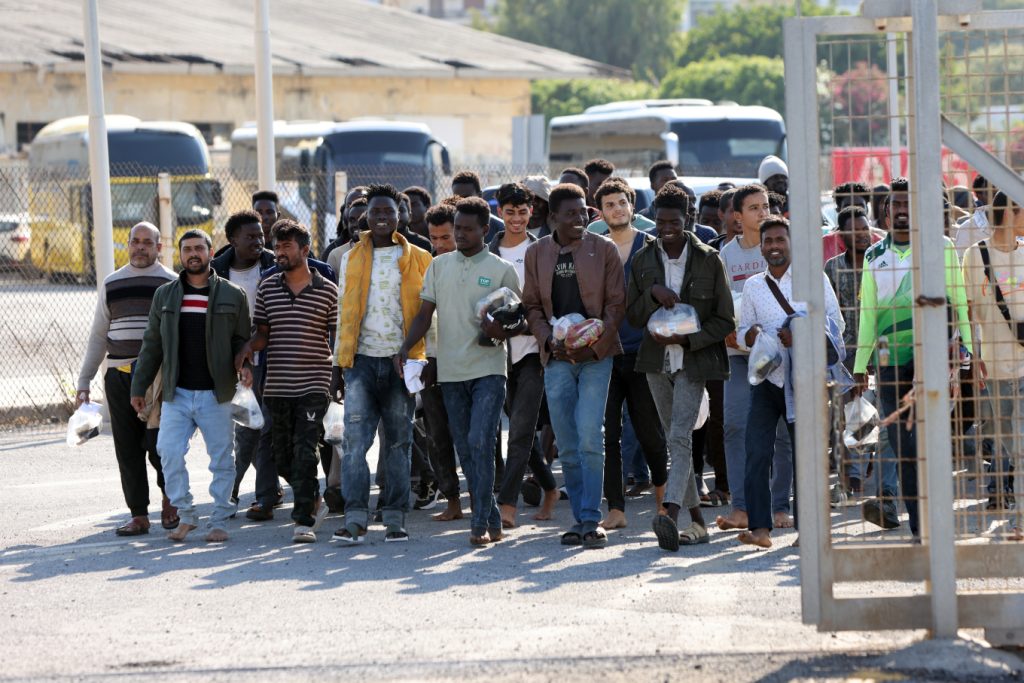 Σχέδιο για άμεση αποσυμφόρηση της Κρήτης – Τι αποφάσισε η κυβέρνηση για τις νέες αφίξεις παράνομων μεταναστών