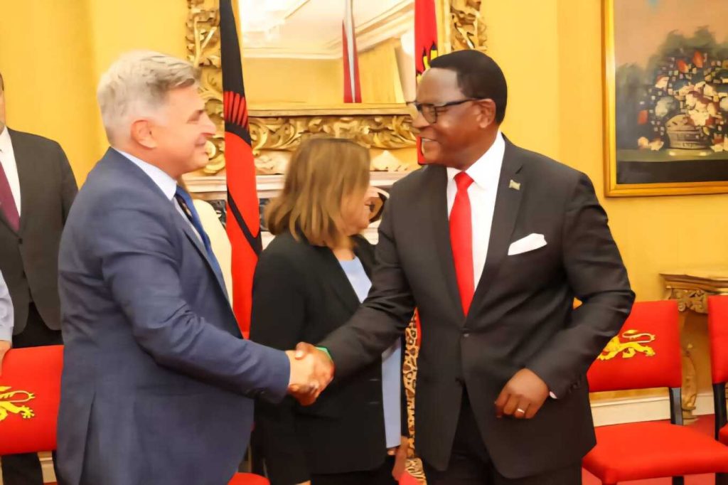 Ο Νίκος Φαραντούρης συναντήθηκε με τον πρόεδρο του Μαλάουι μία μέρα πριν τις εθνικές εκλογές (φωτο)