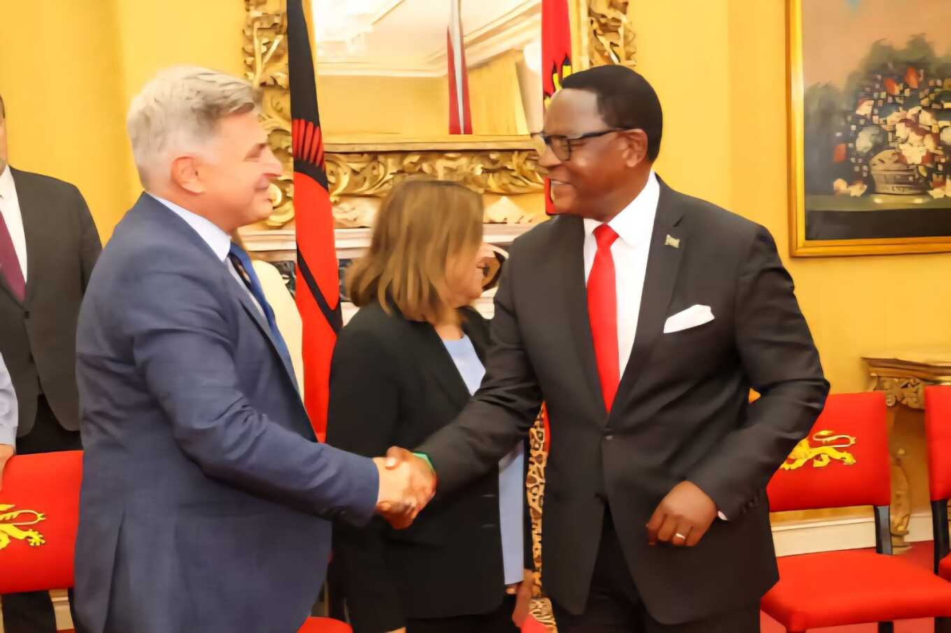 Ο Νίκος Φαραντούρης συναντήθηκε με τον πρόεδρο του Μαλάουι μία μέρα πριν τις εθνικές εκλογές (φωτο)