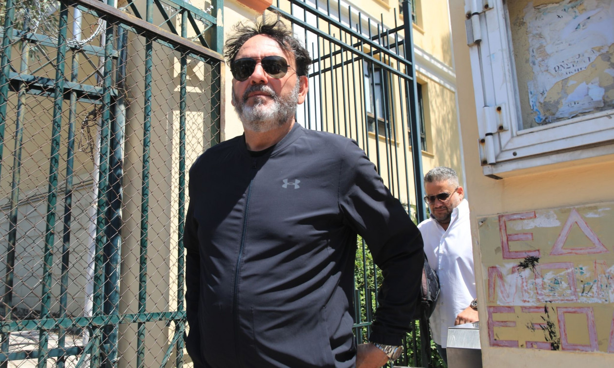Σ.Αγγελόπουλος: Αναβλήθηκε η δίκη για την υπόθεση ενδοοικογενειακής βίας – «Έχω κουραστεί με τη Μ.Κουτσαντώνη»
